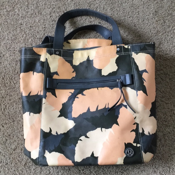 lululemon athletica Handbags - Lululemon camo bag